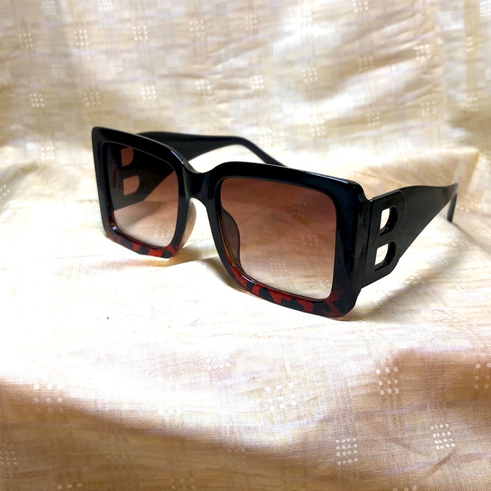Black Leopard with Tea Lens Oversized Big B Square Women Sunglasses Modern Retro